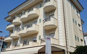 Hotel Helvetia  3*